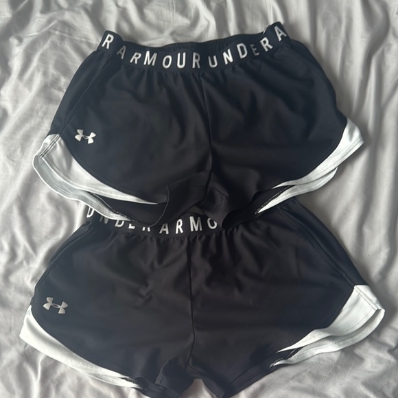 Under Armour Black and White Athletic Shorts Lightweight - Picture 1 of 3